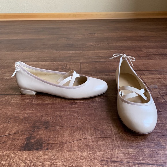 Stuart Weitzman cream round toe ballet flats